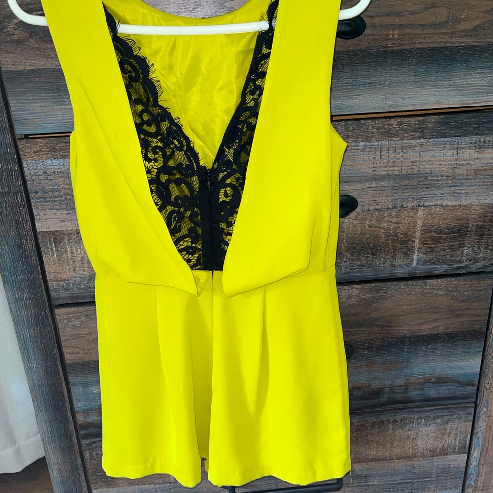 Top Shop worn once short Lacey open back romper size 6; fits more like a 4.